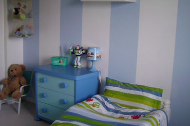 Kids' room - contemporary kids' room idea in Toronto