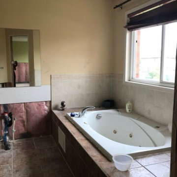 MISSISSAUGA master en-suite