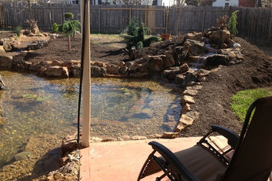 Design ideas for a traditional landscaping in Austin.