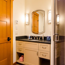 Guest Bath w/shower