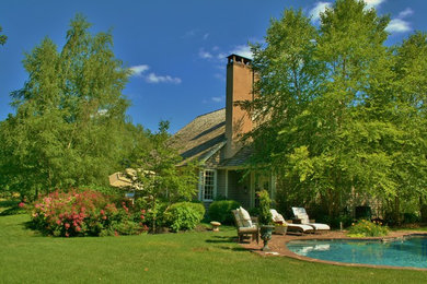 Design ideas for a traditional landscaping in Philadelphia.