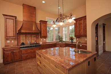 Example of a classic kitchen design in San Francisco