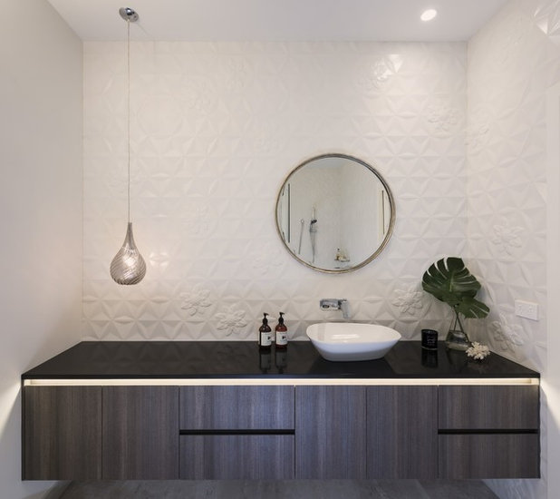 Современный Ванная комната by White Pebble Interiors