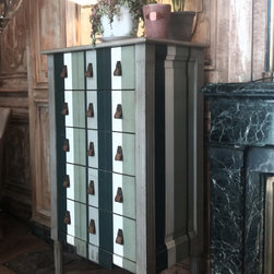 Collection Jacob - Accent Chests And Cabinets