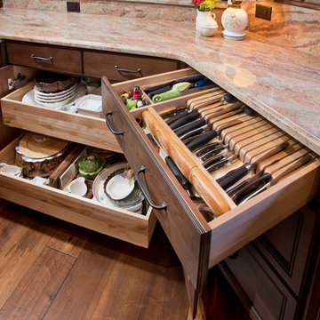 Vail Golf Course Townhomes - Traditional Cherry Kitchen