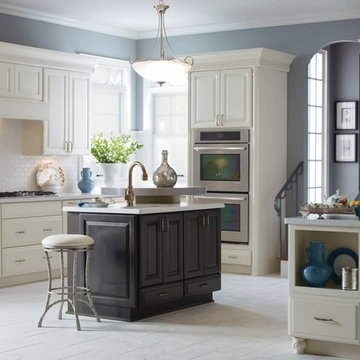 Diamond Cabinets: Small Kitchen with Two-Tone Cabinets