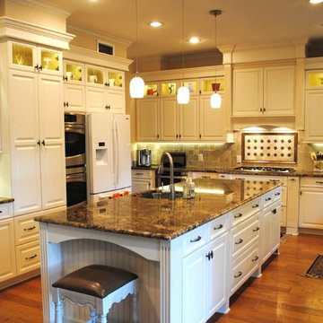 Kitchen - Custom Cabinets by Leverette