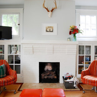 Diseño de salón de estilo americano con paredes grises