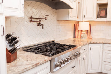 Kitchen photo in Atlanta