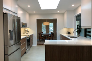 Kitchen - kitchen idea in Austin