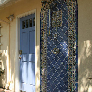 サンフランシスコの地中海スタイルのおしゃれなテラス・中庭 (屋外シャワー) の写真