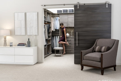 Inspiration for a transitional closet remodel in Chicago