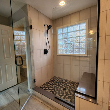 Master Bath (tub gotta go!)