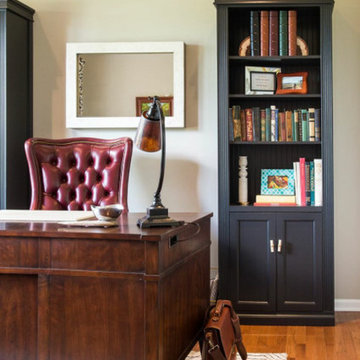 Neo-traditional Home Office