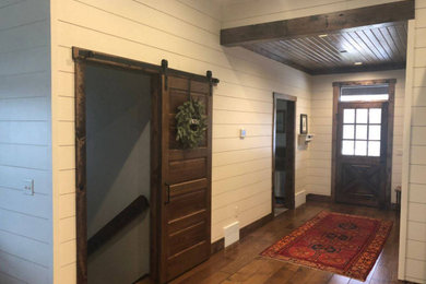 Entryway - farmhouse entryway idea in Chicago