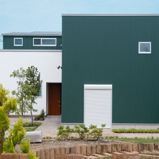 他の地域のコンテンポラリースタイルのおしゃれな家の外観 (混合材サイディング、緑の外壁、陸屋根、戸建) の写真