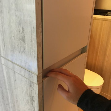 Apothekerschrank mit Griffmulde