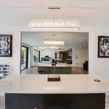 Upper Hill Rise - Concealable Bar