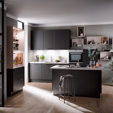 Lotus - Shaker style door