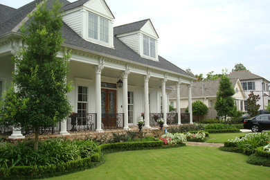 Design ideas for a mid-sized traditional front yard full sun garden in New Orleans with a garden path and brick pavers.