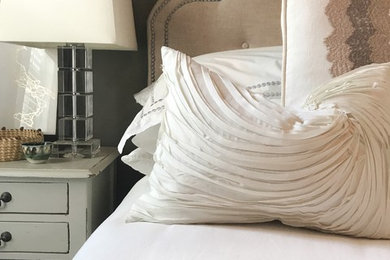 Bedroom - bedroom idea in Charleston