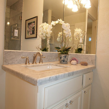 Clean, Crisp Three Piece Bath