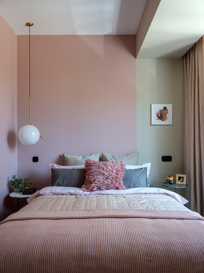 Современный Спальня by Porte Rouge Interiors