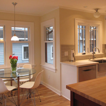 Kitchen breakfast area