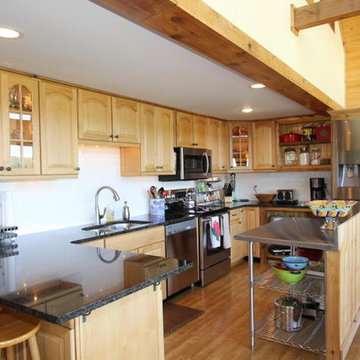 1900 square foot raised ranch home on 52 acres and Table Rock Lake