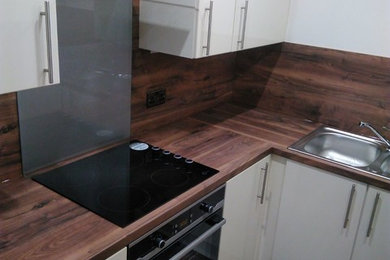 Design ideas for a contemporary kitchen in Glasgow.