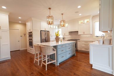 Example of a transitional kitchen design in Louisville