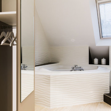 Choix de faïence effet vague pour la baignoire d'angle