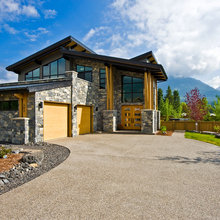 driveway / porte-cochère