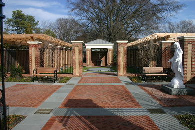 Photo of a contemporary landscaping in Richmond.