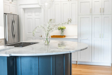Example of a kitchen design in Seattle