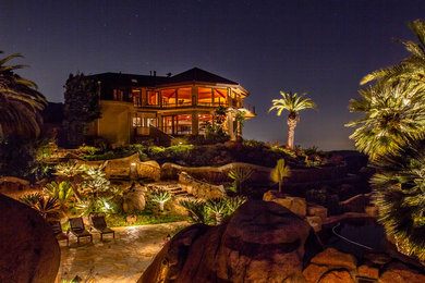 Tropical exterior home idea in San Diego