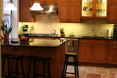 Example of a classic kitchen design in New York