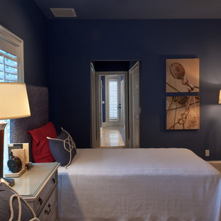 Bedroom - transitional bedroom idea in Miami