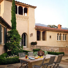 3 Roses Outdoor Patio