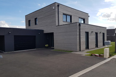 Cette image montre une façade de maison design.