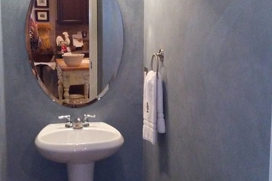 Powder room - traditional powder room idea in Boise