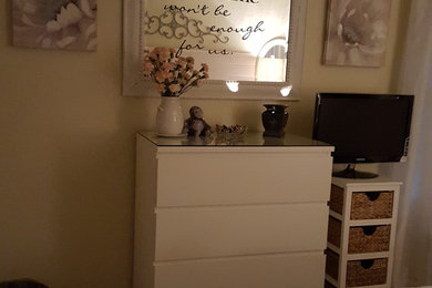 Bedroom - coastal bedroom idea in Tampa