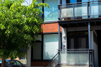 Inspiration for a contemporary home design remodel in Toronto
