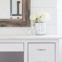 Lobo 2 Powder Room