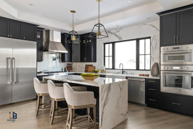 Example of a kitchen design in San Francisco