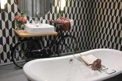 Example of a single-sink freestanding bathtub design in Cincinnati