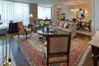 Example of a classic living room design in Toronto