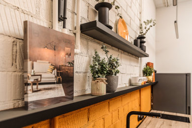 エカテリンブルクにあるインダストリアルスタイルのおしゃれなキッチンの写真