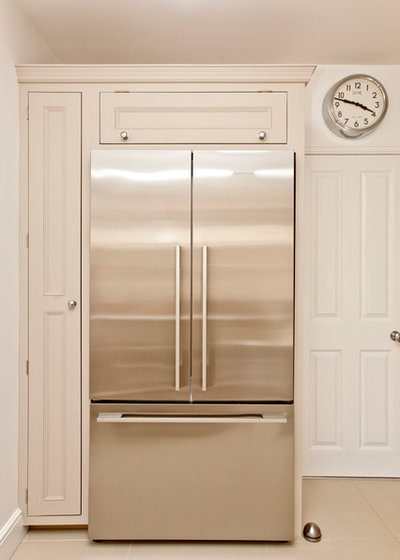 Contemporary Kitchen by A1 Lofts and Extensions