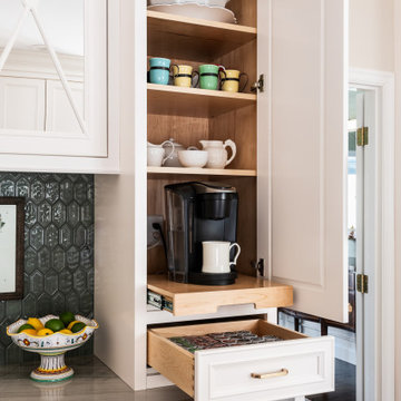Elegance in Every Corner: A Gracefully Organized Home (Des Peres, MO)